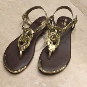 BRAND NEW! GOLD METALIC SANDALS